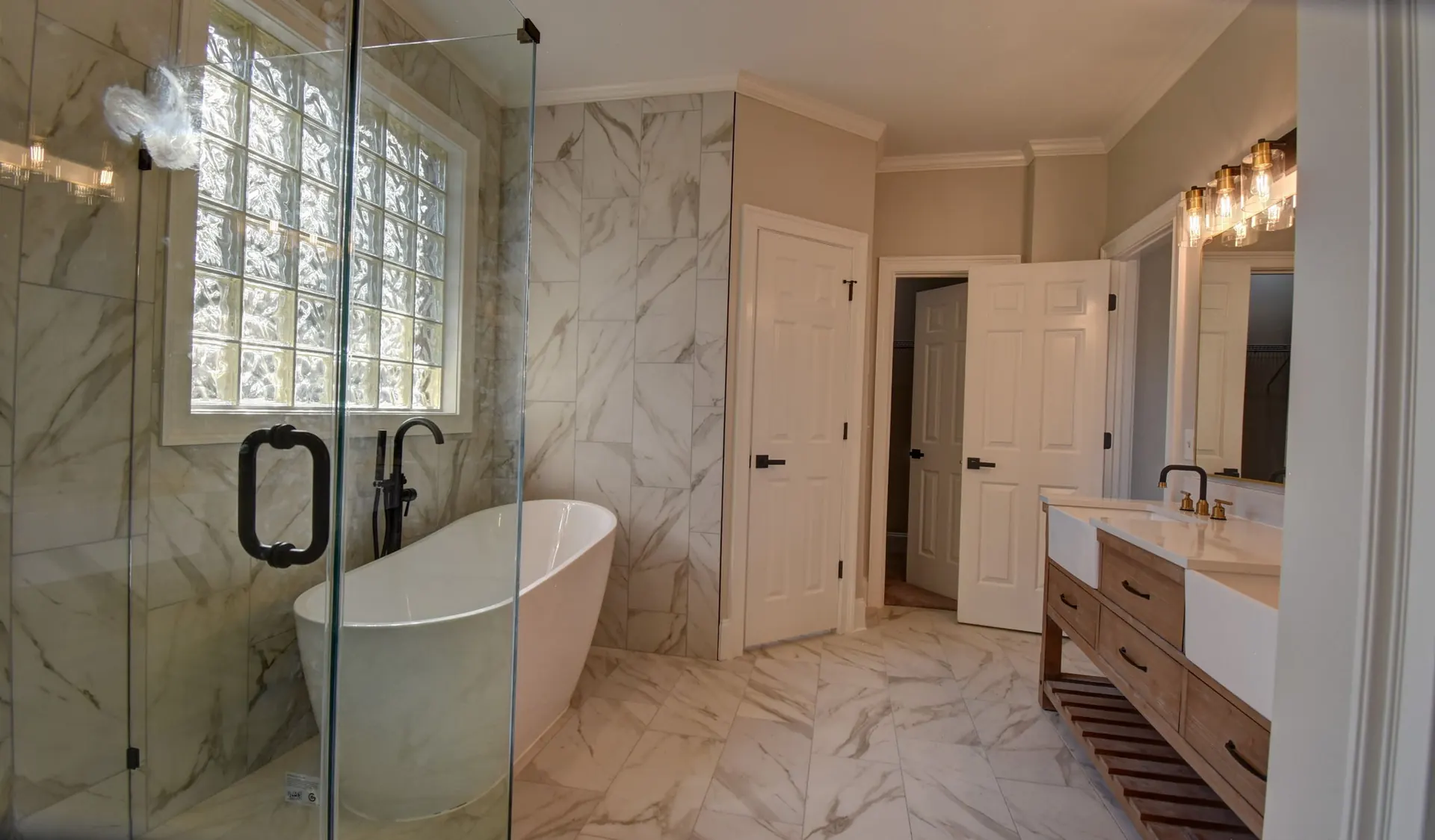 Modern guest bathroom