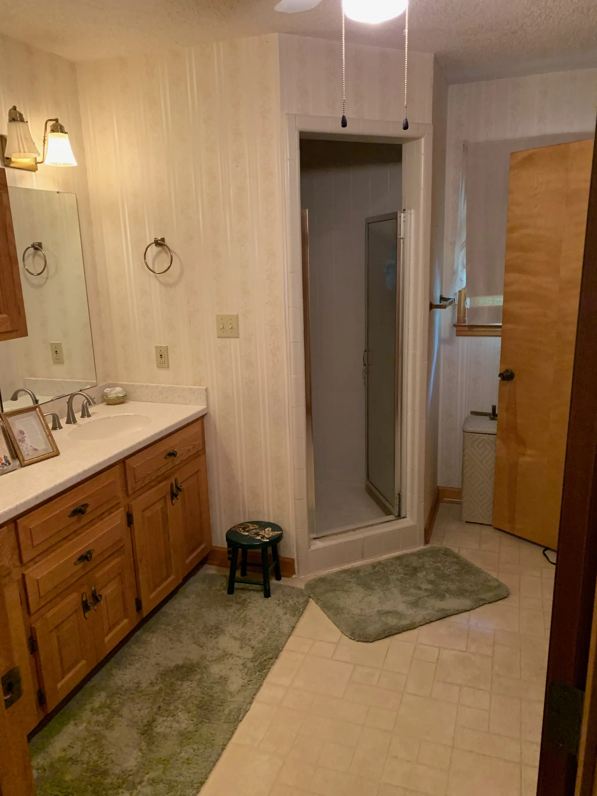 Before: Bookman bathroom